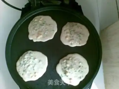 Make Sophora japonica corn cake step 4