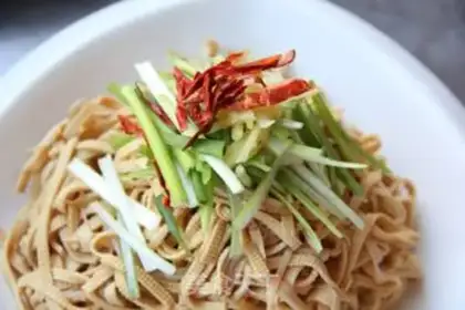Make Bean curd skin with scallion oil step 4