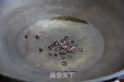Make Bean curd skin with scallion oil step 5