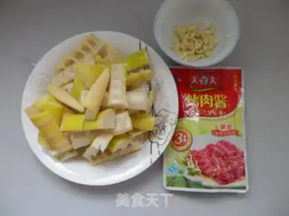 Make Maotai-flavored spring bamboo shoots step 4
