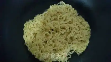 Make Instant noodle pizza step 5