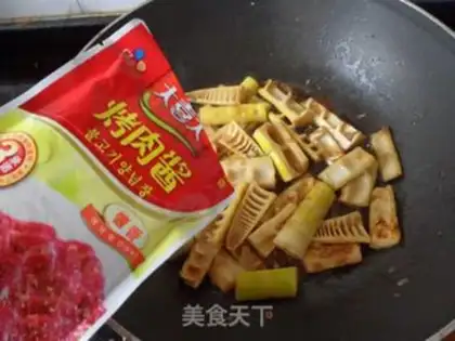 Make Maotai-flavored spring bamboo shoots step 8