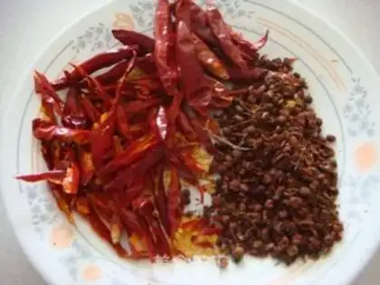 Make Spicy small fish dried peanuts step 1