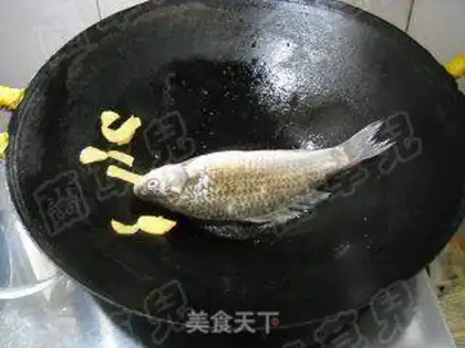 Make Carp stewed round soup step 4