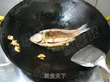 Make Carp stewed round soup step 5