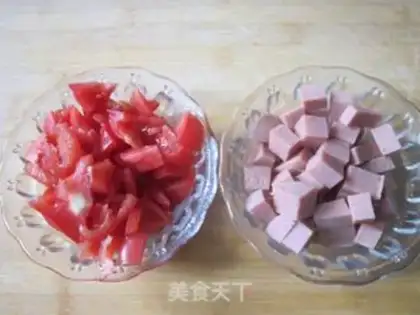 Make stir-fried ham with cabbage and tomato step 1