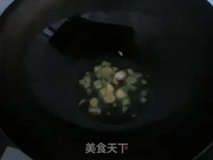 Make stir-fried ham with cabbage and tomato step 2