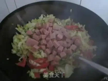 Make stir-fried ham with cabbage and tomato step 5