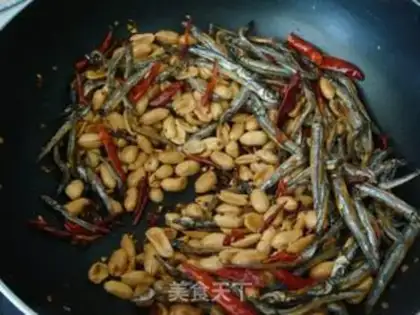 Make Spicy small fish dried peanuts step 9