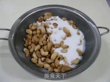 Make Baked cashew nuts with salt step 3