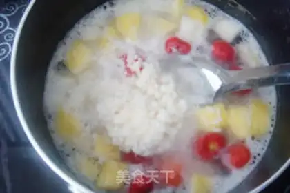 Make Whitening glutinous rice paste fruit sweet soup step 2