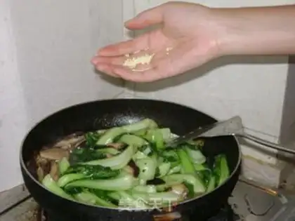 Make Mushrooms and rapeseed in oyster sauce step 7