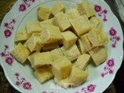 Make Stewed frozen tofu with mushroom mushroom step 1