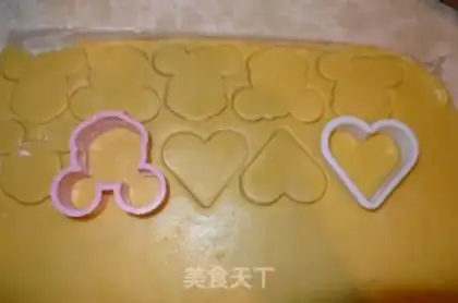 Make Love cartoon cookies step 5