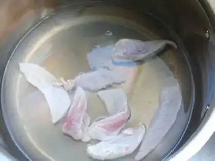 Make congee with pork and century step 2