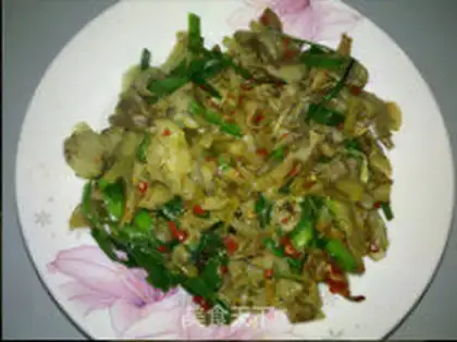 Make stir-fried leeks with gardenia flowers step 5