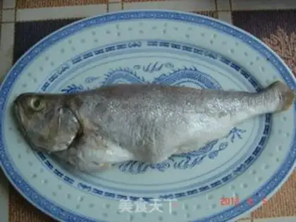 Make Dry roasted yellow croaker step 0