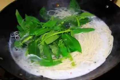 Make Noodles with bean paste step 3