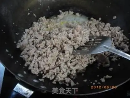 Make Italian pasta with tomato sauce step 2