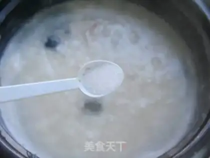 Make congee with pork and century step 7
