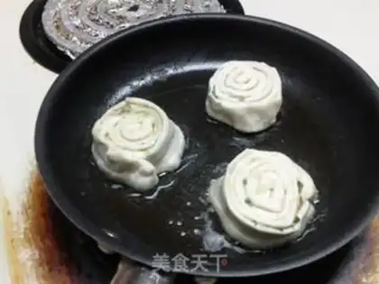 Make Bean curd flavor plate shredded small cakes step 8