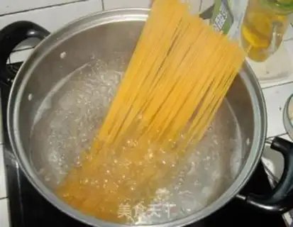Make Italian pasta with tomato sauce step 7