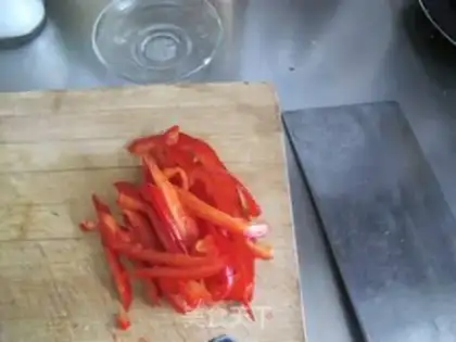 Make Cold noodles with shredded chicken step 2