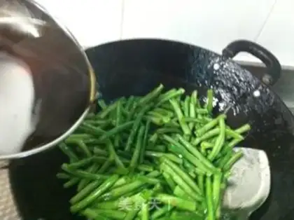 Make Dry roasted cowpea step 1