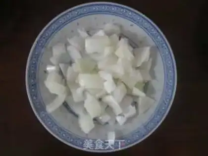 Make stir-fried diced chicken with spicy sauce step 3