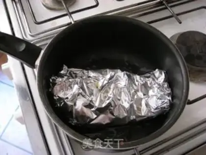Make Pan-fried salmon with tin foil step 4