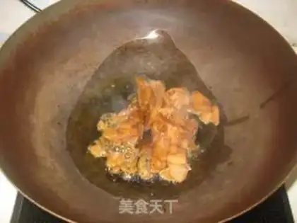 Make stir-fried diced chicken with spicy sauce step 4