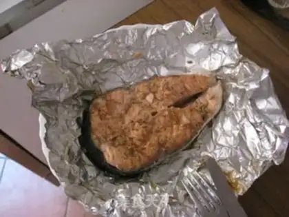 Make Pan-fried salmon with tin foil step 5