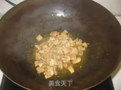 Make stir-fried diced chicken with spicy sauce step 5