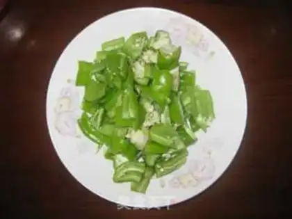 Make stir-fried diced chicken with spicy sauce step 6