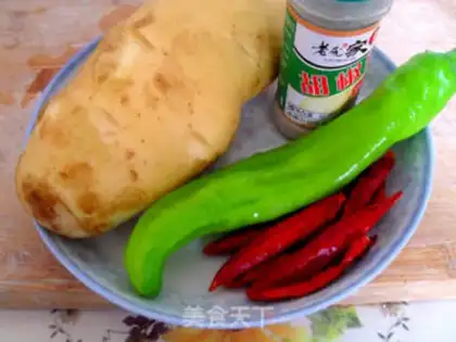 Make Spicy stir-fried crispy shredded potatoes step 0