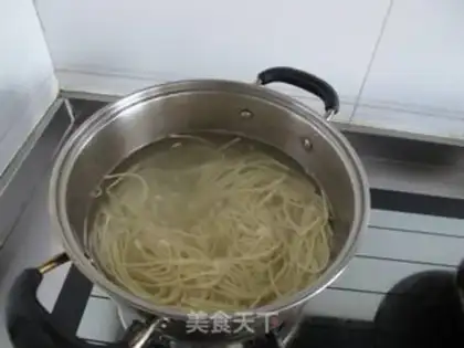 Make Cold noodles with shredded chicken step 6
