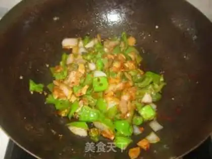 Make stir-fried diced chicken with spicy sauce step 10