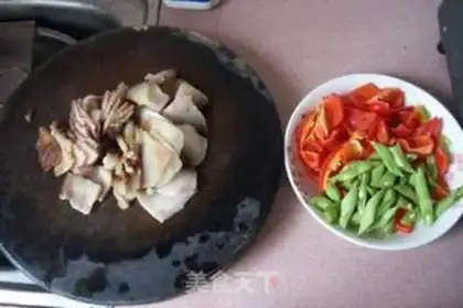 Make Fried bacon with red pepper and green beans step 2