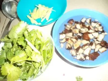 Make Smooth mushroom chicken porridge step 1