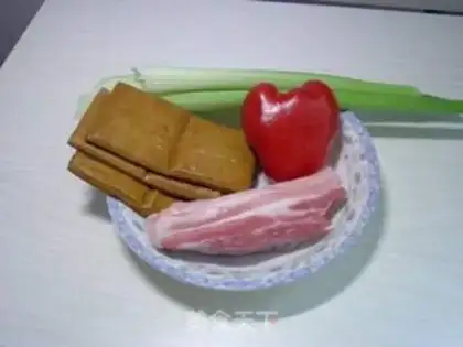 Make stir-fried pork belly with fragrant dried pork step 0