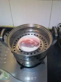 Make stir-fried pork belly with fragrant dried pork step 1