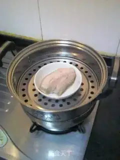 Make stir-fried pork belly with fragrant dried pork step 2
