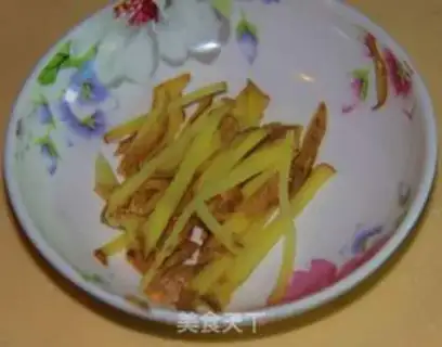 Make stir-fried shredded pork with leek step 2