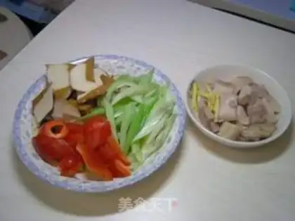 Make stir-fried pork belly with fragrant dried pork step 3