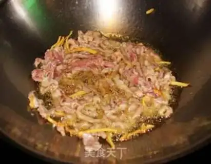 Make stir-fried shredded pork with leek step 3