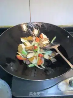 Make stir-fried pork belly with fragrant dried pork step 6