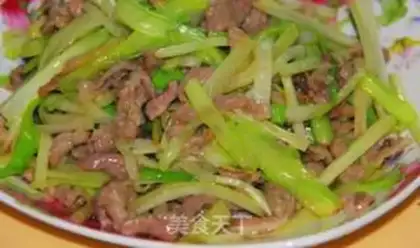 Make stir-fried shredded pork with leek step 6