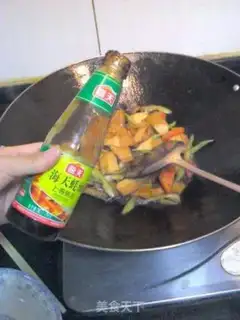 Make stir-fried pork belly with fragrant dried pork step 8