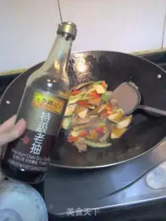 Make stir-fried pork belly with fragrant dried pork step 9