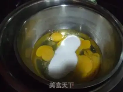 Make Whole egg sponge cake step 1